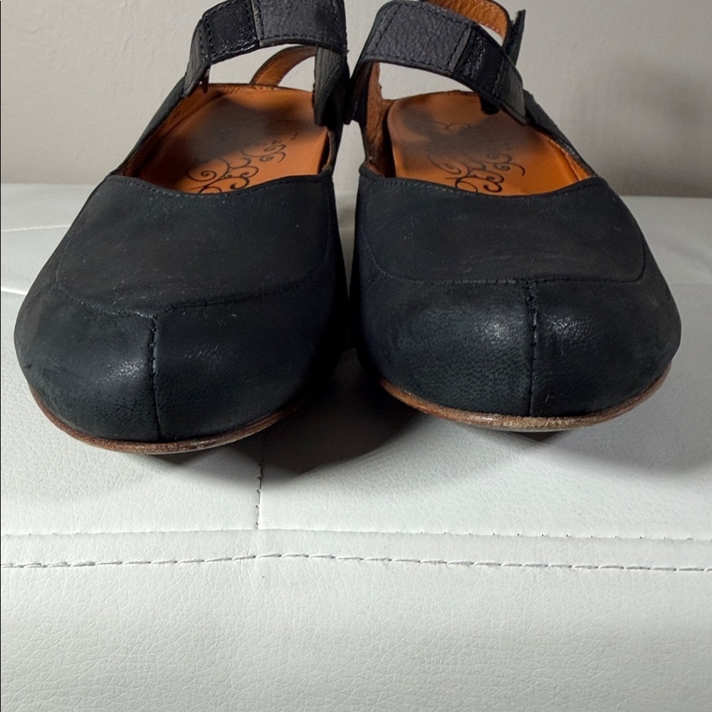 Think! Black Slingback Heels - Picture 6 of 14
